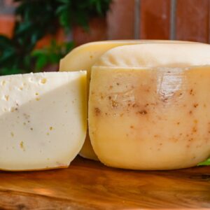 Ser GOUDA z orzechem włoskim